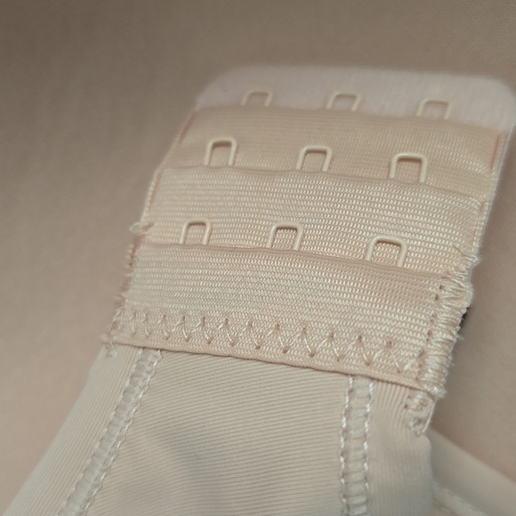 3 wireless bra's 36DD - Picture 9 of 12